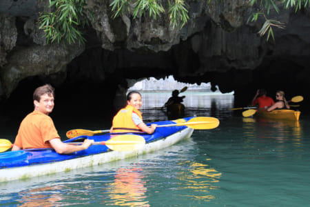 Kayak thourgh Bat Cave - Lan Ha Bay